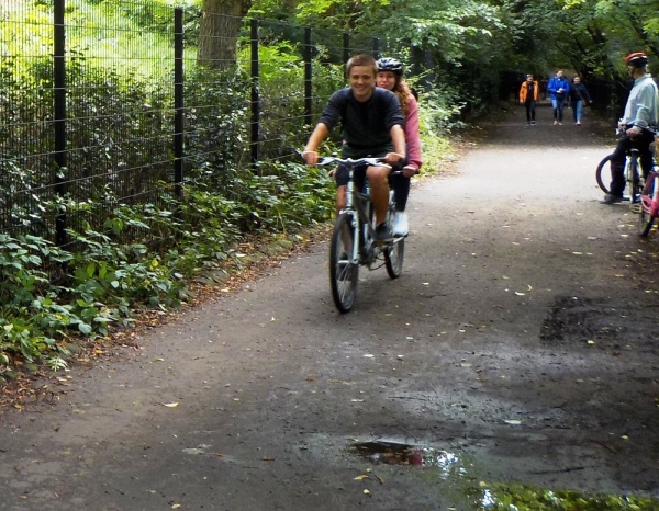 Tandem cyclists